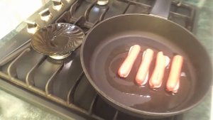 Картофельное пюре с сосисками. Легко приготовить жареные сосиски.