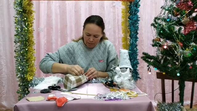 Мастер-класс по изготовлению новогодней игрушки – гнома «На удачу и благополучие» смотреть онлайн