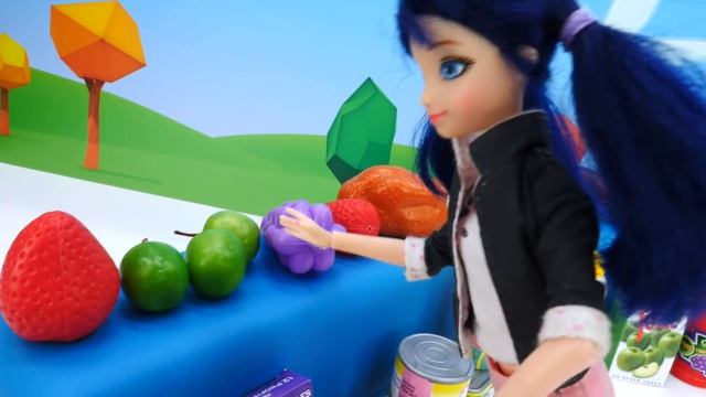 Учим названия продуктов с Леди Баг. Играем в куклы - Английский для детей смотреть онлайн