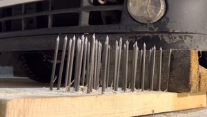 Что если наехать машиной на гвозди и сколько гвоздей выдержит колесо