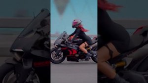 Девушка на мотоцикле очень не плохо🔥