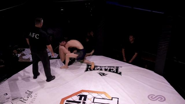 Салих Ибрагимов VS Уминжон угли Ихломжон смотреть онлайн