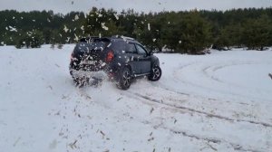 Дастер дрифт в снегу