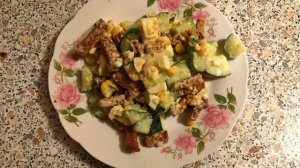 Салат с кукурузой и кириешками