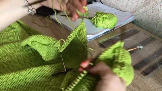 Присоединение рукава при круговом вязании снизу