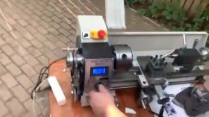 Клиент получил токарный станок WM210v-400 и проверяет его