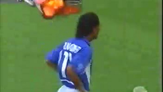 Уникальный гол Роналдиньо в ворота Англии смотреть онлайн