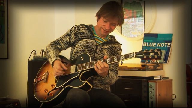 2010 Gibson ES-175 "Steve Howe Signature" смотреть онлайн