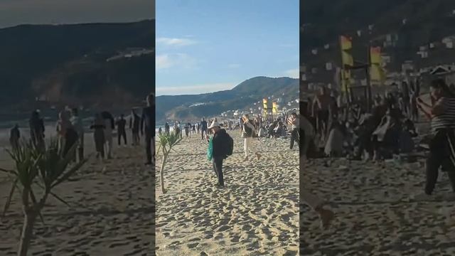 Пляж Клеопатра в ноябре. Одни в купальниках, другие в куртках) смотреть онлайн