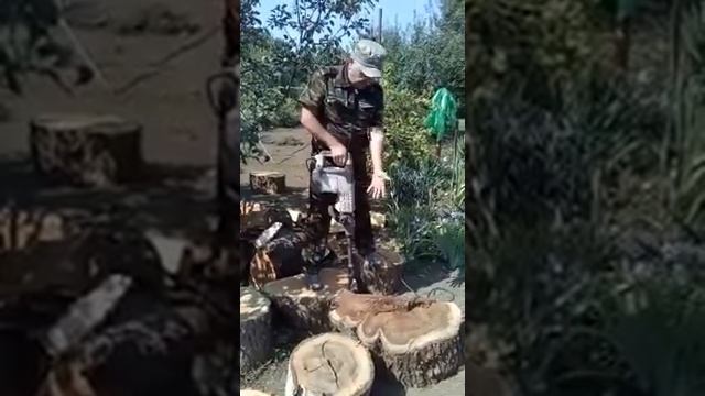 Дровокол из отбойного молотка ржавой трубы и топора смотреть онлайн