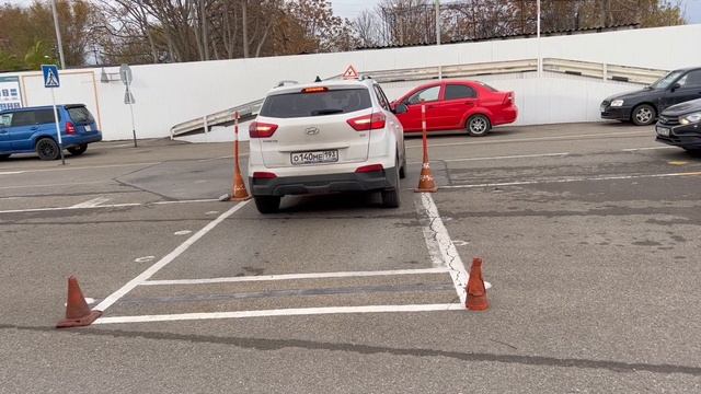 Как едет Женщина за рулем смотреть онлайн