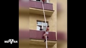 Муж застал жену с любовником. Любовник бежит, муж за ним!???