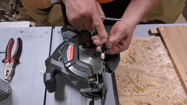 Аккумуляторная пила Интерскол . Небольшой обзор и приспособление. смотреть онлайн