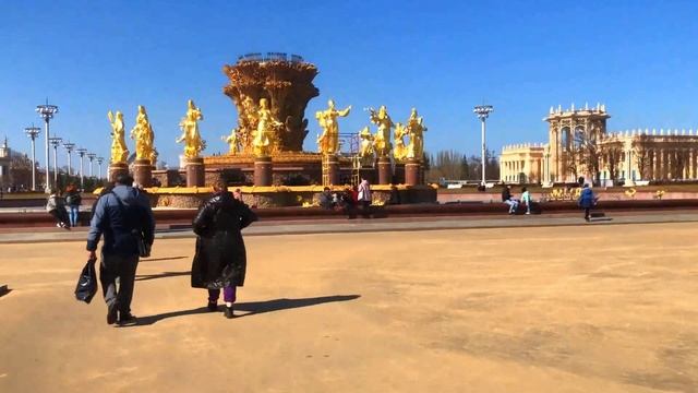 Великолепный фонтан дружбы народов в Москве смотреть онлайн