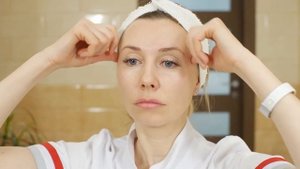 Массаж от морщин на лбу / Как делать массаж лица в домашних условиях?