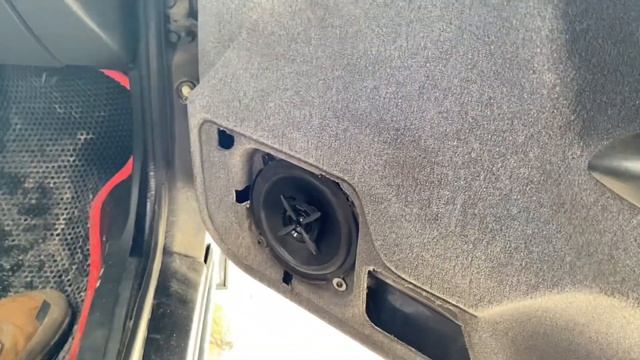 Замена штатных динамиков в ВАЗ 2111 на DL Audio Raven 165 смотреть онлайн