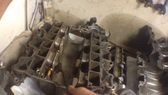 Разбираем и чистим впускной коллектор мерседес М112 смотреть онлайн