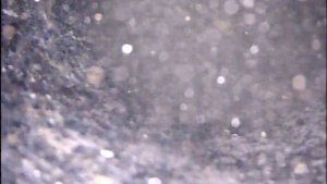 видеокамера с рабочим насосом в скважине, пескование через забой