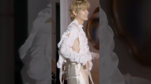 Тэхен и Чонгук в белом. Просто фантастически  красивые парни 💜 #чонгук #тэхен #taehyung #jungkook