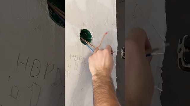 Трехклавишный выключатель.