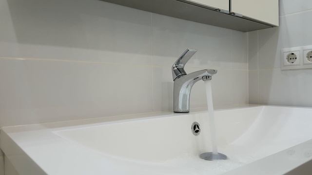 Как открыть/закрыть воду в раковине в 4K смотреть онлайн