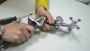 Как починить кран  Что делать если течет кран на кухне  Замена кран буксы