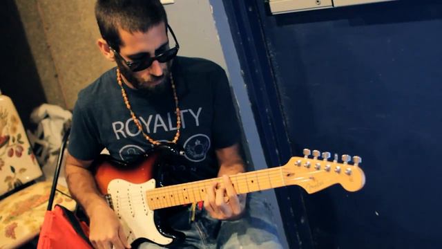 Ron from The Resolvers Backstage Freestyle Guitar July 2011 смотреть онлайн