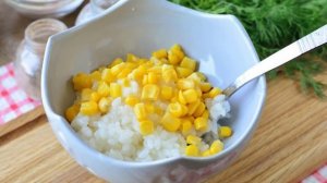 Салат с рисом и яйцом