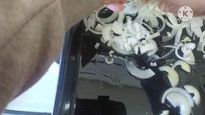 Тефтели из щуки на овощной подушке в сливочном соусе.