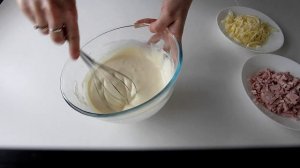 ОЛАДЬИ С ВЕТЧИНОЙ И СЫРОМ. Сытные оладьи на молоке.