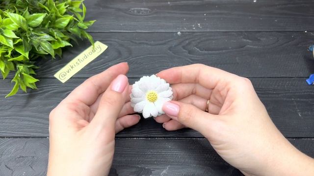 ПОСМОТРИТЕ как ПРОСТО! Цветы из глиттерного фоамирана Flores de fomi смотреть онлайн