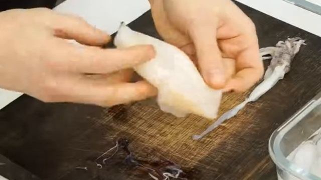 Салат с кальмарами и перепелиными яйцами смотреть онлайн