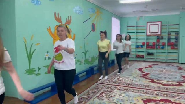 МАДОУ детский сад № 4 «Одуванчик»группа № 9. Поздравление родителей на выпускной воспитателям 2022г