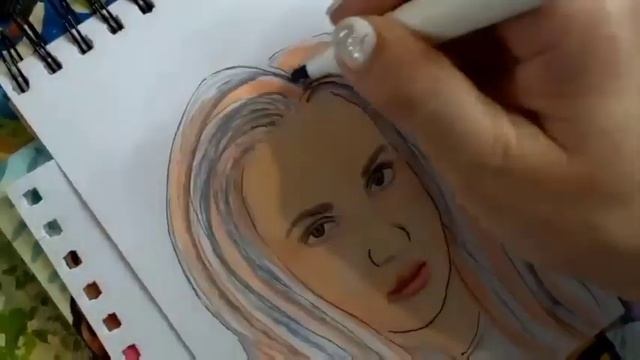 Портрет девушки пошагово (скетчмаркерами)