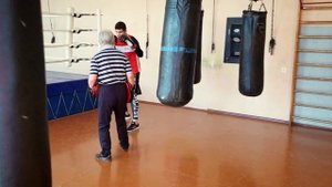 Бокс / Левый боковой через правую ногу / Роберт Люгай