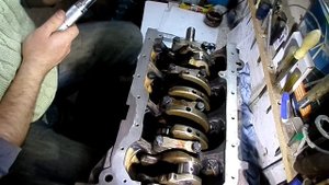 82 Затяжка болтов коленвала двигателя Джили МК копия двгателя TOYOT A4 FE