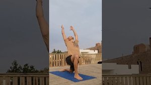 Сурья Намаскар - Приветствие Солнца. 4:30 минуты. Начальны и средний уровень.