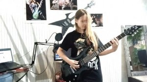 Играю тяжелый рок на электрогитаре. Алексия. 10 лет.