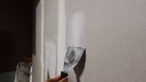 Как зашпаклевать все стены и потолок под обои или покраску новичку?