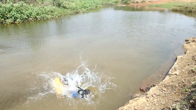 Машинки прыгают в пруд с трамплина смотреть онлайн