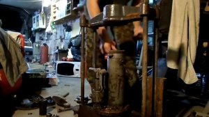 Галант меняем подшипник ступицы в гараже.