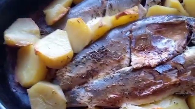 Рыба в сметане с картошкой в духовке