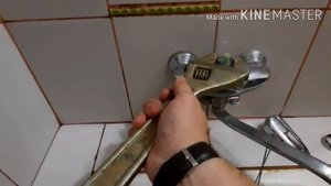 Как заменить кран буксу в ванне ? . ремонт смесителя . Своими руками . Просто смотри .