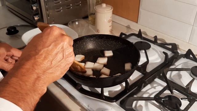 Жаренная картошка с луком как правильно жарить. Картошка которая не надоедает!
