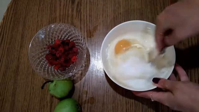 Заливной пирог с малиной и грушей смотреть онлайн