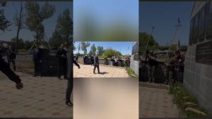 Церемония возложения цветов в 15-ю годовщину августовской войны.