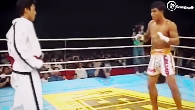 Cocky Taekwondo Blackbelt Destroyed by Muay Thai Legend смотреть онлайн