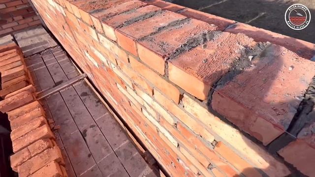 Кладка кирпича строительство мини мансардного дома