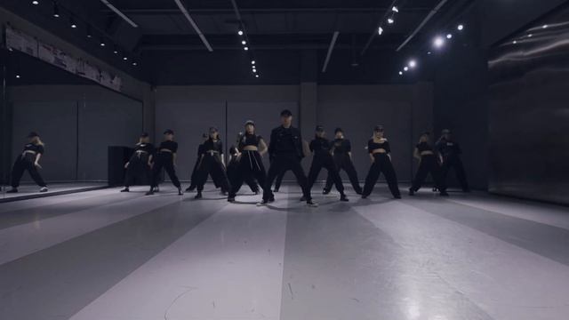 LAY '飞天 (Flying Apsaras)' Dance Practice