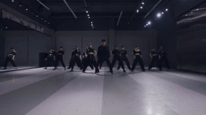 LAY '飞天 (Flying Apsaras)' Dance Practice